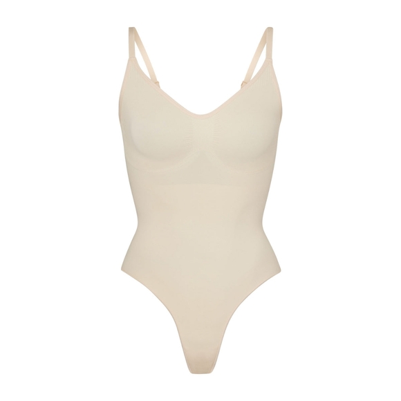 SKIMS Other - BRAND NEW NWOT SKIMS SEAMLESS SCULPT THONG BODYSUIT, SMALL, SAND